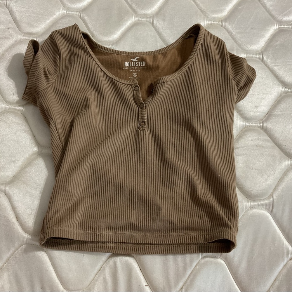 Hollister brown button baby tee.